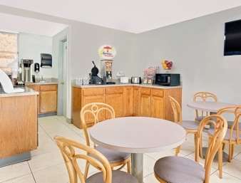 Motel Super 8 By Wyndham Athens Restaurant photo